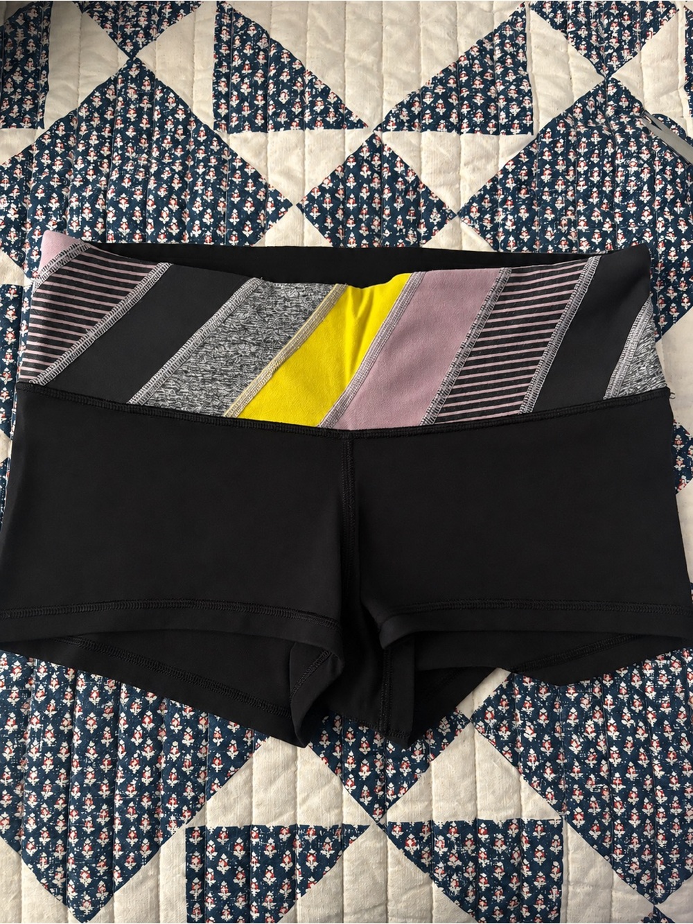 Lululemon Boogie Shorts Sz 6 Rare Y2K